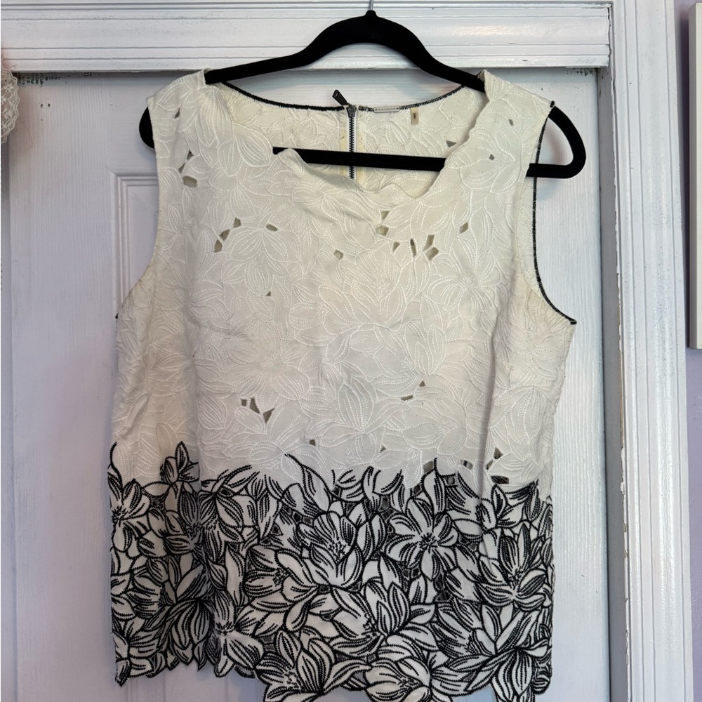 Elie Tahari White Dress with Elegant Design